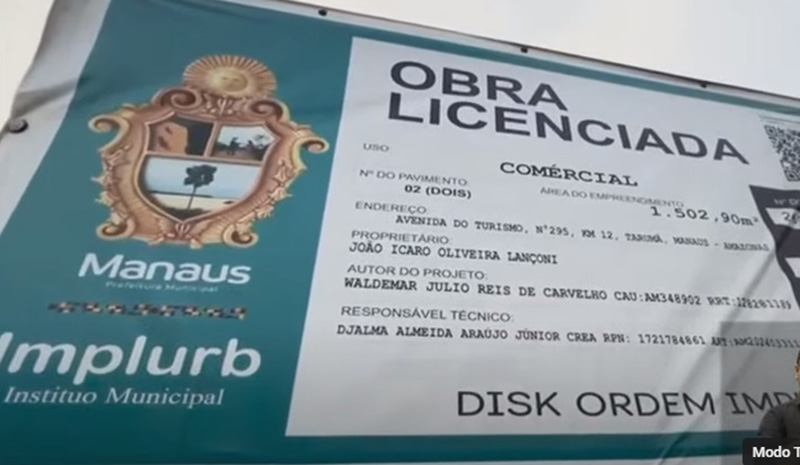 Placa mostra que obra foi licenciada pelo Implurb (Foto: Divulgação)