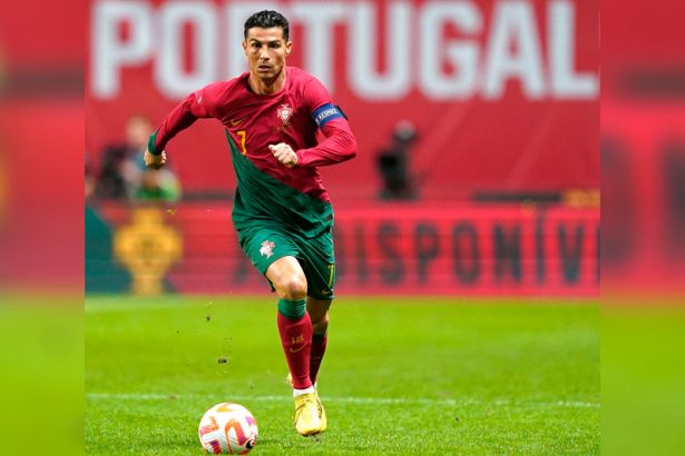 Cristiano Ronaldo deve renovar com o Al-Nassr por quantia bilionária, informou jornal espanhol (Imagem: Fifa/YouTube)