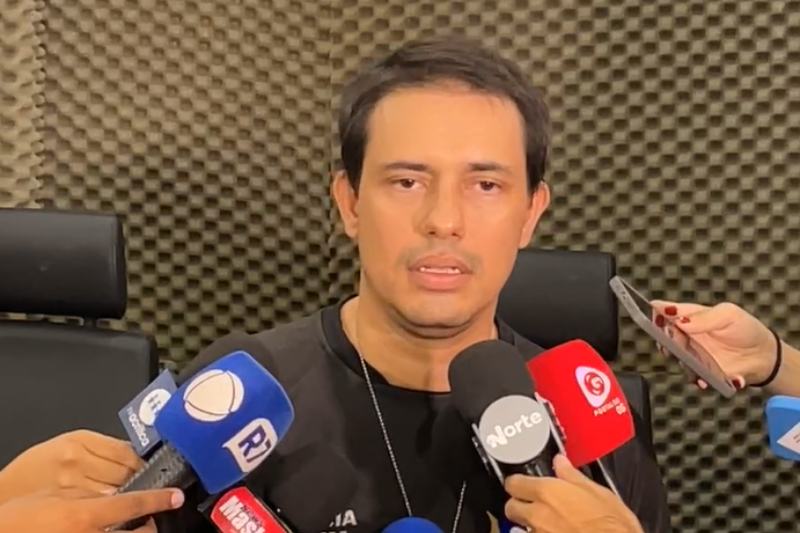Delegado David João em entrevista coletiva nesta terça-feira (3) (Foto: Reprodução/Atual)
