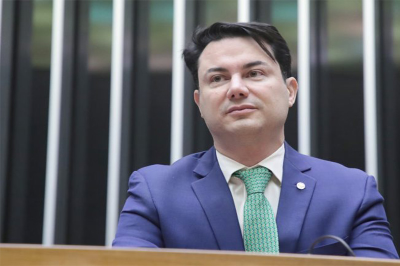 Deputado Clodoaldo Magalhães  alega que medida é opção de ressocialização e ajuda a formar consciência ambiental (Foto: Mario Agra/Agência Câmara)