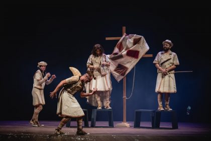Buia Teatro debate relações humanas a partir do ambiente marinho (Foto: Hamyle Nobre/Divulgação)