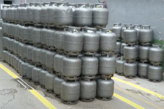 Botijas de gás GLP de cozinha (Imagem: YouTube/Reprodução)
