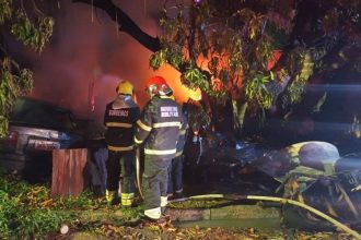 Incêndio no bairro Tancredo Neves (Foto: Divulgação/Corpo de Bombeiros)