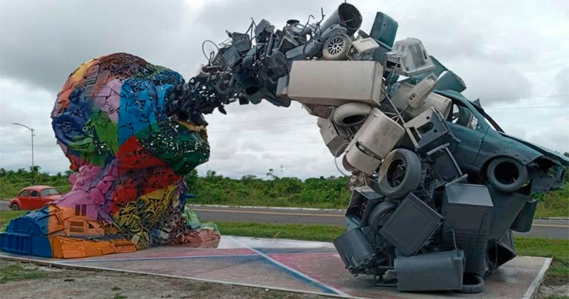 Obra de arte lixo - Parintins