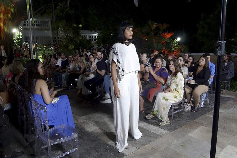 Moda indígena: elegância com identidade étnica  Foto: Milton Almeida/AM ATUAL)