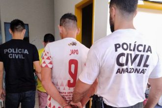 Prisão de um dos homens (Foto: Divulgação/PC-AM)