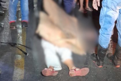 A idosa morreu no local. Polícia apura se atropelamento foi proposital (Foto: Divulgação/redes sociais)