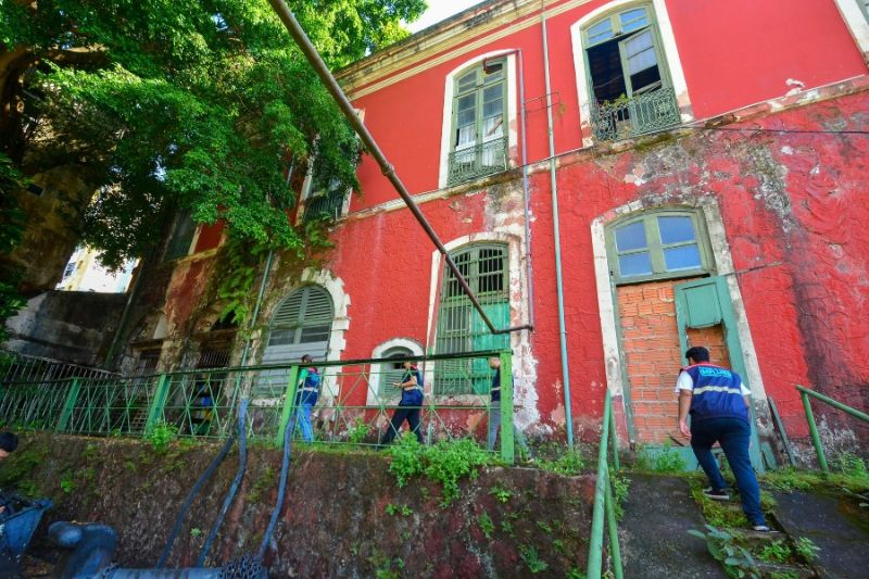 O Museu do Porto e a Casa Vermelha fazem parte do Conjunto Arquitetônico e Paisagístico do Porto de Manaus, tombado pelo Iphan desde 1987 (Foto: Clóvis Miranda / Semcom)