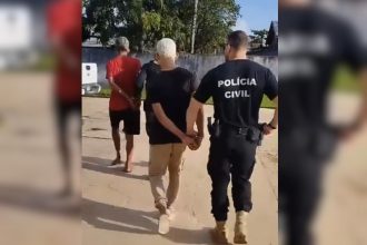 Prisão de dois homens suspeitos envolvidos no crime (Foto: Divulgação/PC-AM)