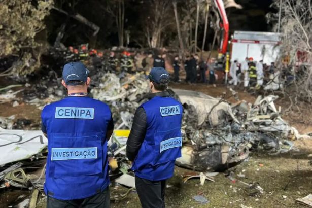 Derstroços do avião da Voepass que caiu em Vinhedo: 62 ocupantes a bordo (Foto: Divulgação/FAB)