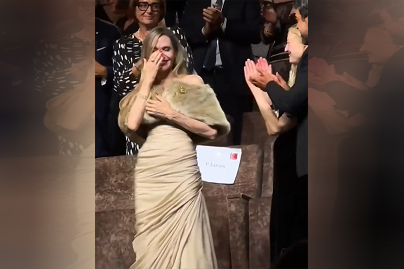 Angelina Jolie chorou após exibição de filme sobre Maria Callas (Imagem: YouTuibe)