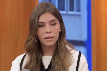 Atriz Gabriela Medeiros rebateu seguidores que questionam sua sexualidade (Imagem: Globoplay)