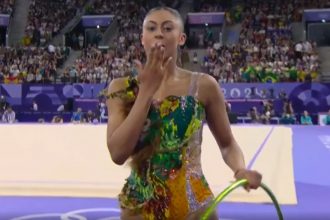 Bárbara Domingos faz história ao disputar a final olímpica da ginástica rítmica (Imagem: Globoplay/Reprodução)