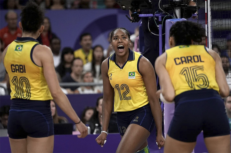 Jogadoras vibram com ponto, mas foram superadas pelas americanas (Foto: Alexandre Loureiro/COB)