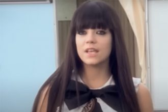 Cantora Lily Allen gerou polêmica ao devolver cadela adotada (Imagem: YouTube)