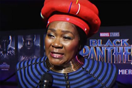 Connie Chiume morreu aos 72 anos de idade (Imagem: YouTube)