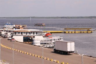 Rio Negro na orla de Manaus: nível do rio está abaixo da média (Foto: Valter Calheiros/AM ATUAL)