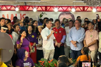 Marcelo Ramos e o candidato a vice Luiz Castro: candidatura atrelada ao apoio de Lula (Foto: Valmir Lima/AM ATUAL)