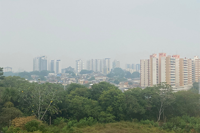 Fumaa em Manaus nesta tera-feira (27); efeito de queimadas no interior do Amazonas (Foto: Alice Lima)