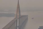 Ponte Rio Negro encoberta pela fumaça de queimadas: poucas chuvas e falta de vento mantêm fumaça concentrada em Manaus (Foto: Chico Batata/TJAM)