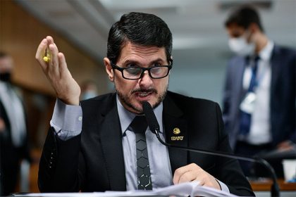 Senador Marcos do Val alega que penas mais longas podem inibir crime organizado (Foto: Pedro França/Agência Senado)