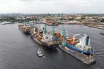 Pier do Super Terminais em Manaus: navios de grande porte atracam normalmente (Foto: Super Terminais/Acervo)