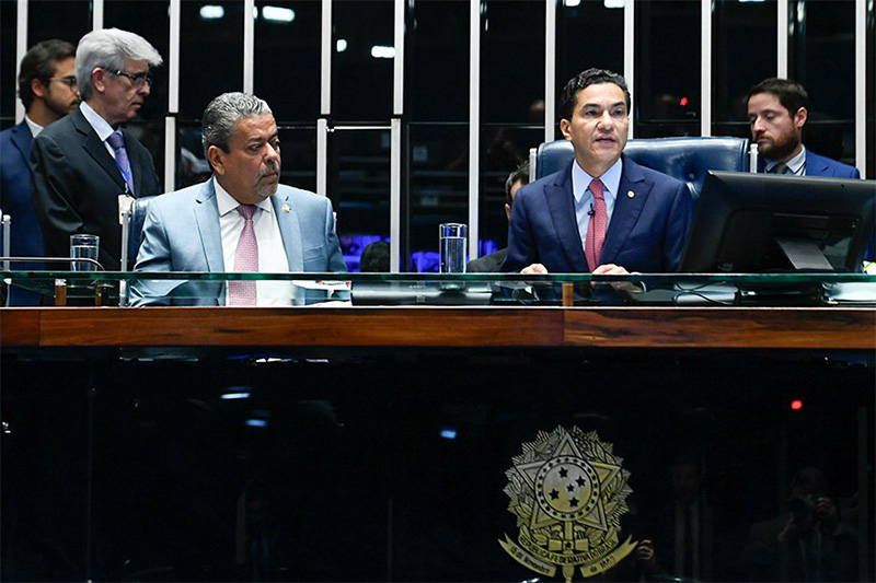 Sessão solene do Congresso que promulgou PEC da anistia dos partidos (Foto: Marcos Oliveira/ Agência Senado)
