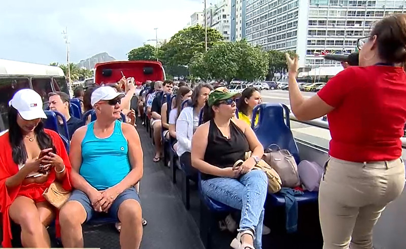 Turistas no Rio de Janeiro; lei regulamenta hospedagem e uso do Fnac (Imagem: RJ no Ar/Tv Globo)
