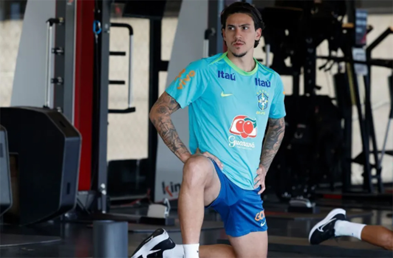 Pedro antes de sofrer contusão no treino da seleção; desfalque também no Flamengo (Foto: Rafael Ribeiro/CBF)