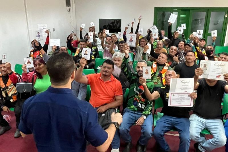 A categoria de mototaxistas se reuniu com a DPE-AM na noite desta terça-feira (19) (Foto:Divulgação/DPE-AM)