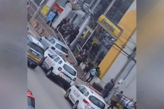 Policiais cercaram o banco, negociaram rendição dos bandidos e soltura dos reféns (Imagem: Instagram/Reprodução)