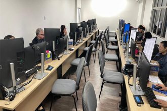 Central de monitoramento de celular: rastreamento para localizar aparelhos roubados (Foto: Conceição Melquíades/AM ATUAL)