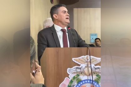 Prefeito David Almeida prometeu ser prefeito para todos ao ser diplomado (Imagem: Facebook/Reprodução)