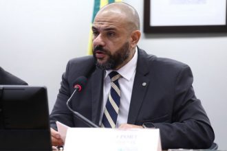 Deputado Sargento Portugal apresentou o projeto de lei (Foto: Vinicius Loures/Agência Câmara)
