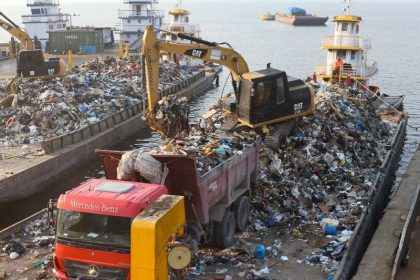 Mais de 220 toneladas de lixo são retiradas das orlas em Manaus
