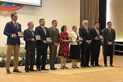 Representantes de instituições públicas premiadas com selo de transparência (Foto: Milton Almeida/AM ATUAL)