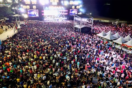 Público na Ponta Negra Réveillon Gospel