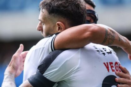 Vegetti fez os gols do Vasco na vitória sobre o Cuiabá (Foto: Matheus Lima/Vasco)