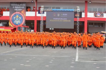 Formação de novos bombeiros (Foto: Divulgação/Secom)