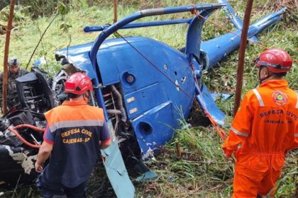 Agentes da Defesa Civil e socorristas dos Bombeiros resgataram as vítimas (Foto: Defesa Civil-SP/Divulgação)