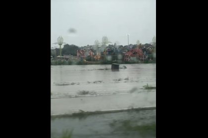 Igarapé do Mindu transbordou e por pouco não atingiu Parque Gigantes da Floresta (Imagem: WhatsApp/Reprodução)
