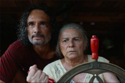 Rodrigo Santoro e Denise Weinberg em cena de ‘O Último Azul’: Amazônia como cenário (Foto: Guillermo Garza/Desvia/Materiais)