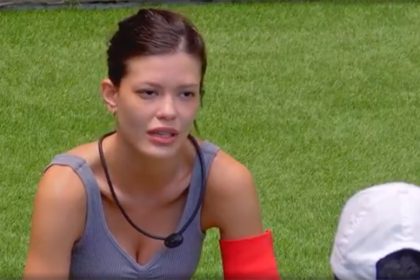 Vitória Strada revelou no BBB 25 que ainda ama a aex-namorada (Imagem: TV Globo/YouTube)