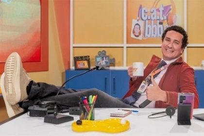 Rafael Portugal reassume o CAT BBB com muito humor e sátiras (Imagem: Gshow/YouTube)