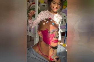 Dwayne Johnson e a cara pintada pelas filhas: brincadeira na internet (Imagem: Instagram/Reprodução)