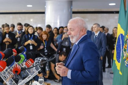 Lula em entrevista a jornalistas: 2025 será ano de grandes colheitas, disse presidente (Foto: Ricardo Stuckert/PR)