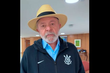 Lula doa ao Corinthians