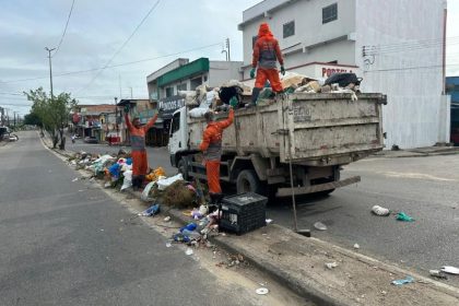 A Semulsp realizou a operação de limpeza com varrição, recolhimento de lixos, além da lavagem das ruas, calçadas e meios-fios (Foto: -Semulsp/Divulgação)