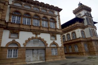 Prédio da Alfândega tem 116 anos e foi construído com material importado de Liverpool (Foto: Miton Almeida/AM ATUAL)