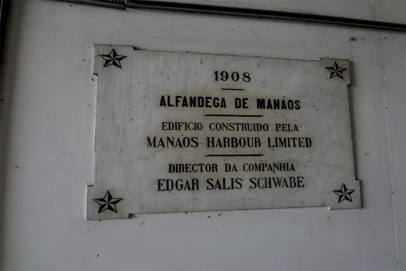 Placa em bronze registra ano da construção (Foto: Milton Almeida/AM ATUAL)